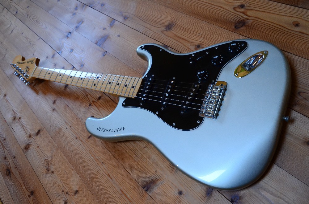 07 Fender Stratocaster 25 Anniversary 1979 04.jpg