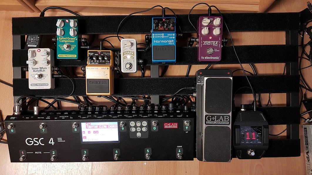 07-Pedaltrain-mit-Pedalen.jpg