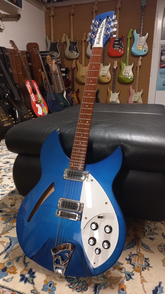 111 Rickenbacker 330-12 15.jpg