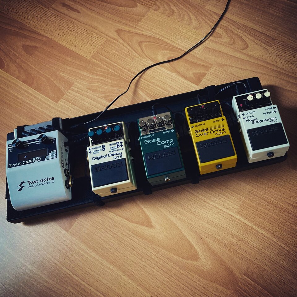 2023 Bass-Pedalboard.jpg