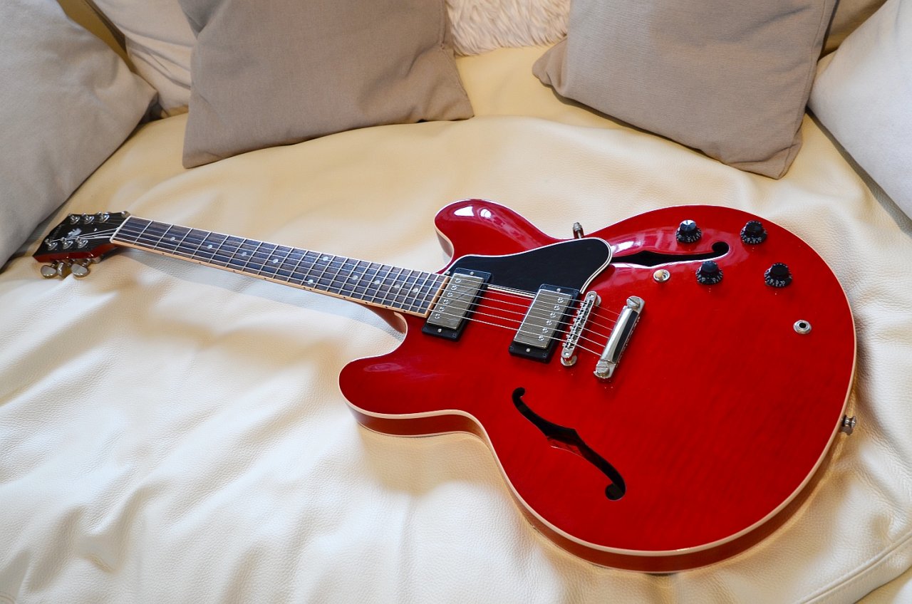 24 Gibson ES 335 Custom Shop Dot Cherry 29.jpg