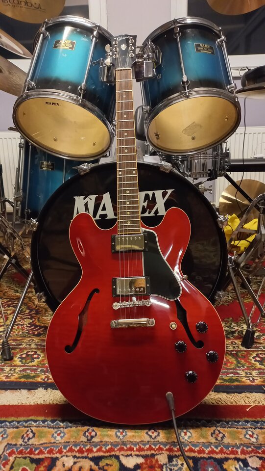 24 Gibson ES 335 Custom Shop Dot Cherry 71.jpg