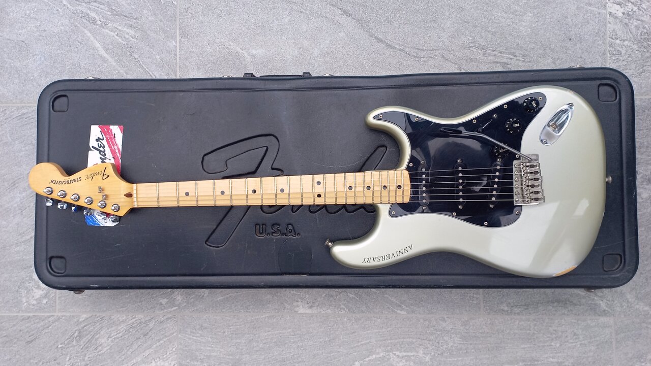 27 Fender Stratocaster 25 Anniversary 1979 52.jpg