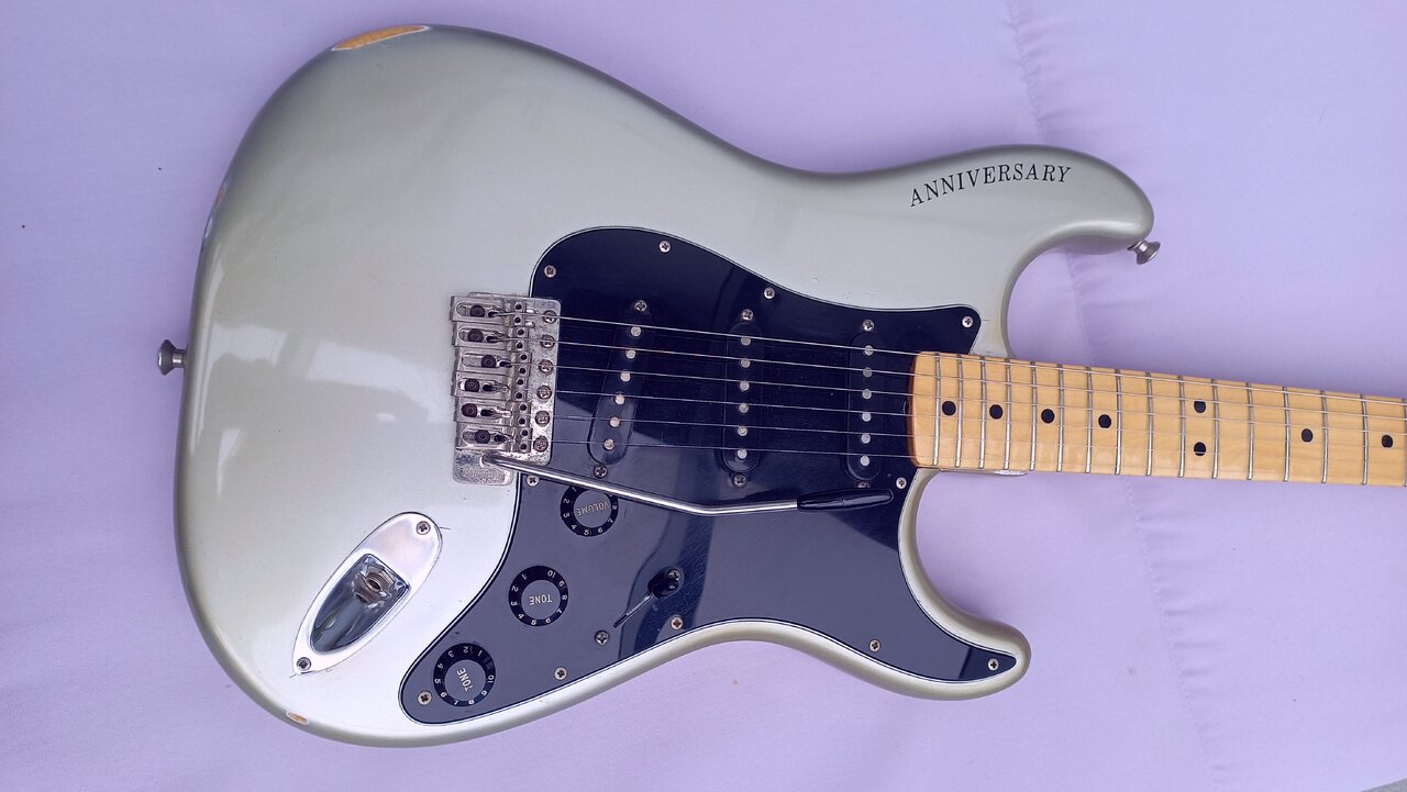 27 Fender Stratocaster 25 Anniversary 1979 59.jpg