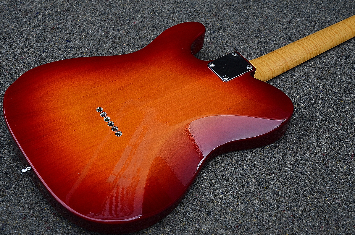 28 Fender Telecaster Japan Foto Flame 13.jpg