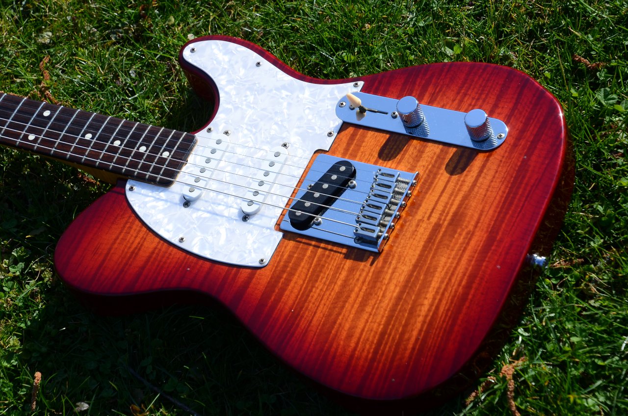 28 Fender Telecaster Japan Foto Flame 25.JPG