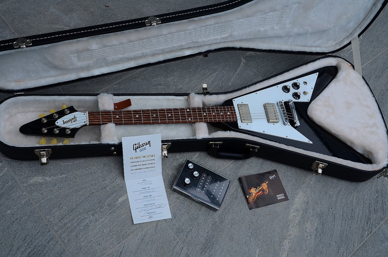 63 Gibson Flying V 08.jpg