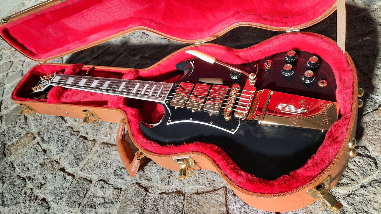 64 Gibson SG Kirk Douglas Signature 2021 Black 07.jpg