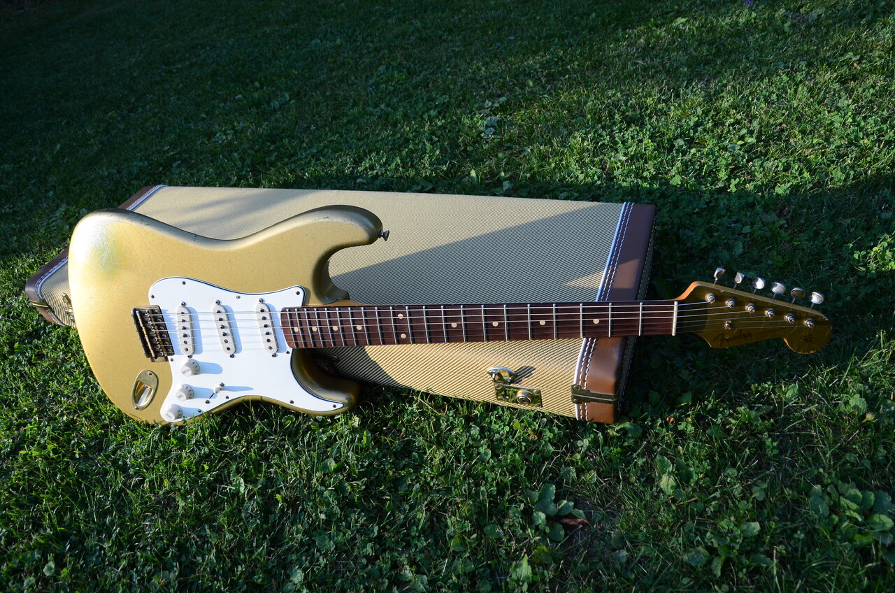 69 Fender Stratocaster 50th Anniversary Customshop relic 60 2004 26.JPG