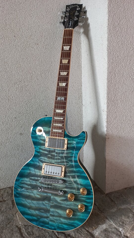 90 Gibson Les Paul Standard Ocean Water Quilt 09.jpg