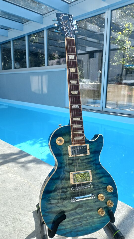 90 Gibson Les Paul Standard Ocean Water Quilt 34.jpg