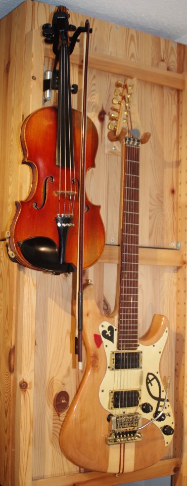 A-Geige mit K&K Big Shot und Selbstbau-E-Gitarre mit HB-T-Piezos.jpg