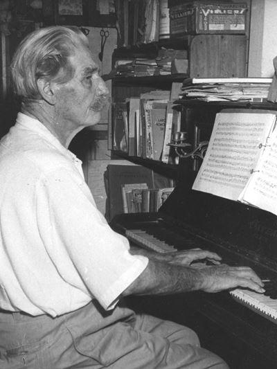 Albert-Schweitzer-piano.jpg