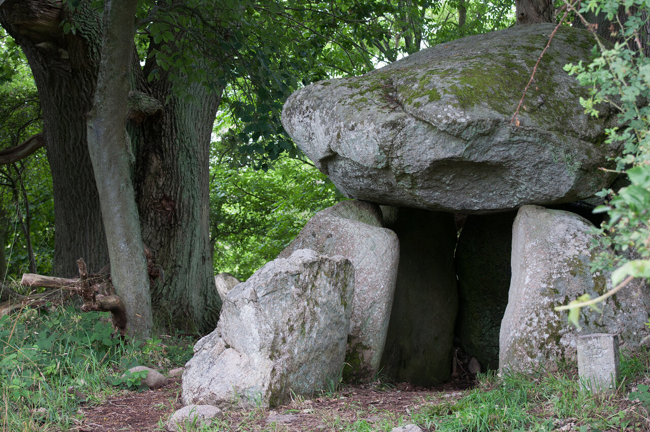 Dolmen komp.jpg