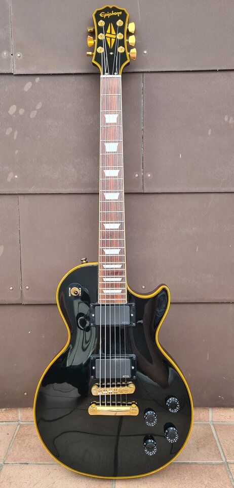 Epiphone Les Paul Classic Custom 01_K.jpg