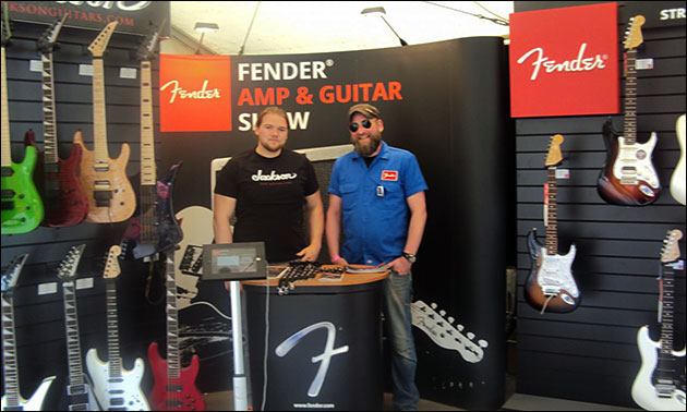 fender-Amp-and-guitar-show.jpg