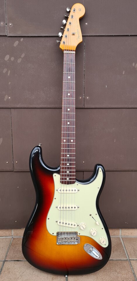 Fender Classic Player 60s Stratocaster 01_K.jpg