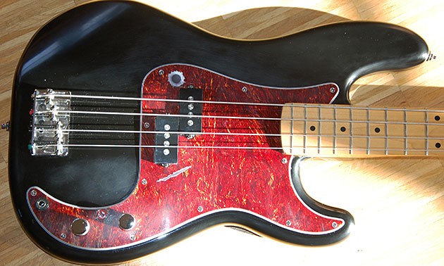 Fender-Precision-Roger-Waters.jpg