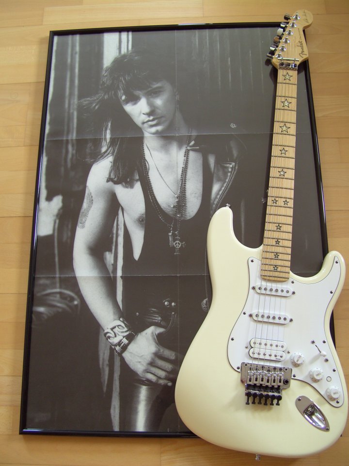 Fender Strat Sambora MK1.jpg