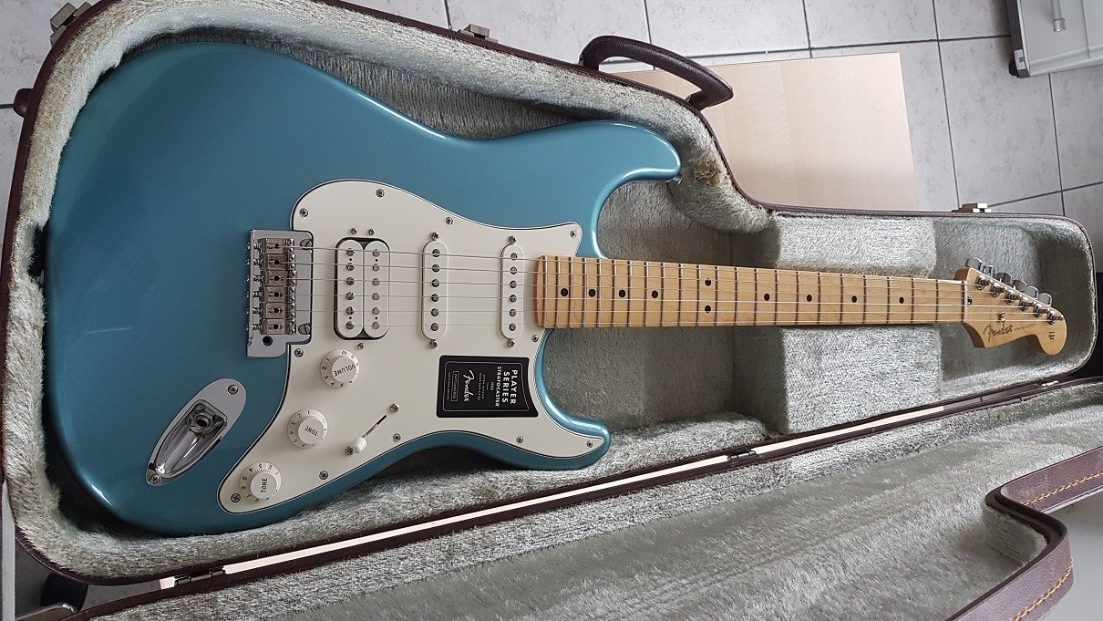 Fender Stratocaster HSS 01_K.jpg