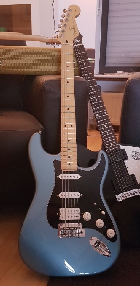 Fender Stratocaster HSS 04_F.jpg