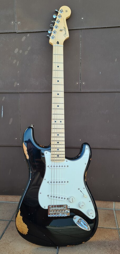 Fender Stratocaster Player Aged 01_K.jpg