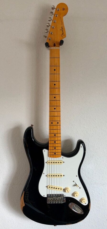 Fender Stratocaster Road Worn Classic 01.jpg