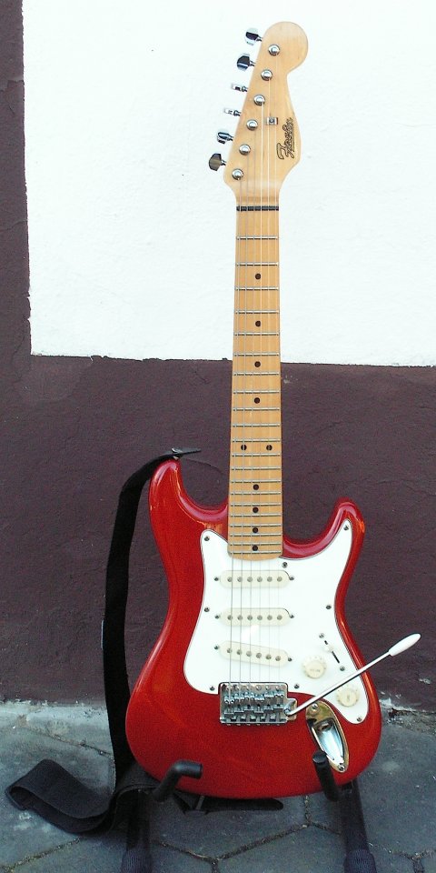 Firefoox Mini Strat Red MN India.jpg