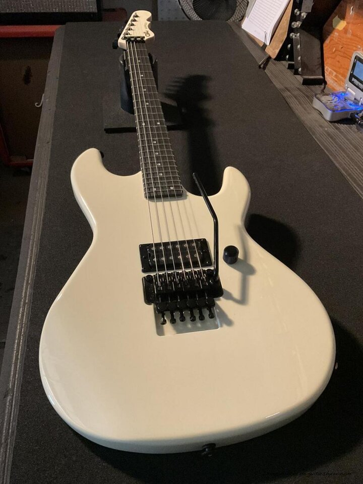 Fullerton Deluxe Rampage 24 in Ivory with ebony fingerboard2.jpg