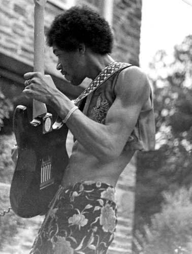 Jimi-Hendrix-jimi-hendrix-3351498-378-500.jpg