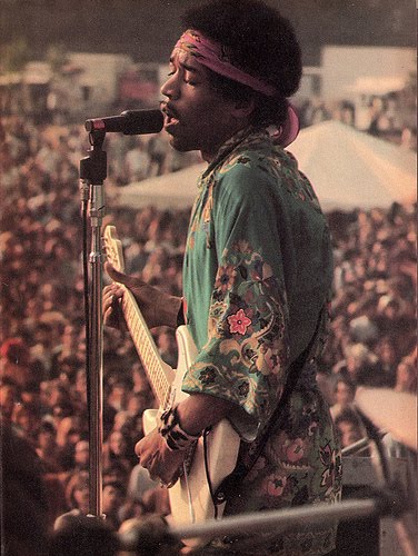 Jimi-Hendrix-Newport-Pop-Festival-69-a.jpg