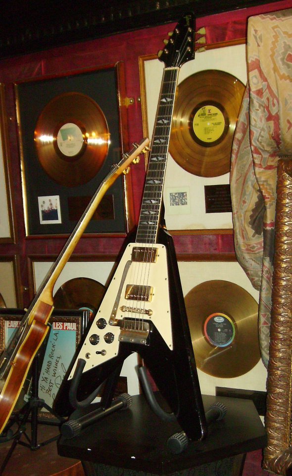 Jimi_Hendrix's_Flying_V_Gibson_Guitar.jpg