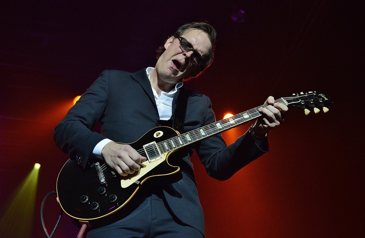 Joe Bonamassa 374-X2.jpg