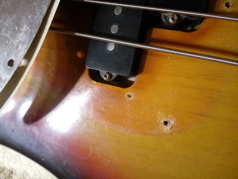 Lack unter Pickguard.jpg