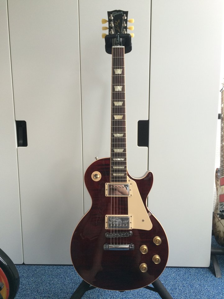 Les Paul Traditional.jpg