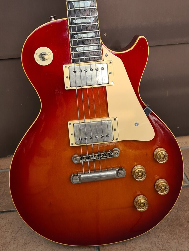 Orville Les Paul Standard Sunburst 02_Body.jpg