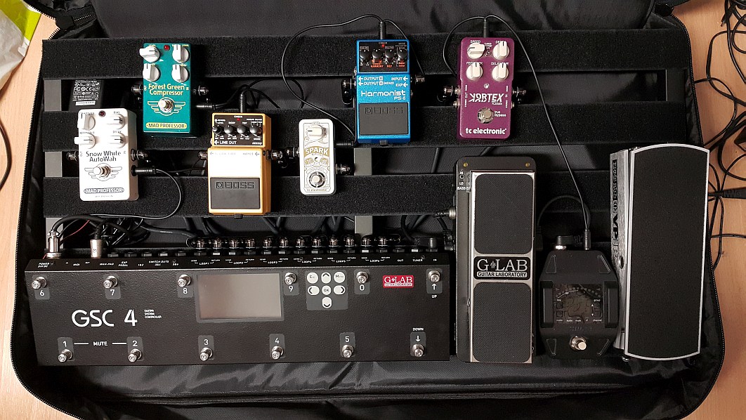 Pedaltrain-mit-Volume-Pedal.jpg