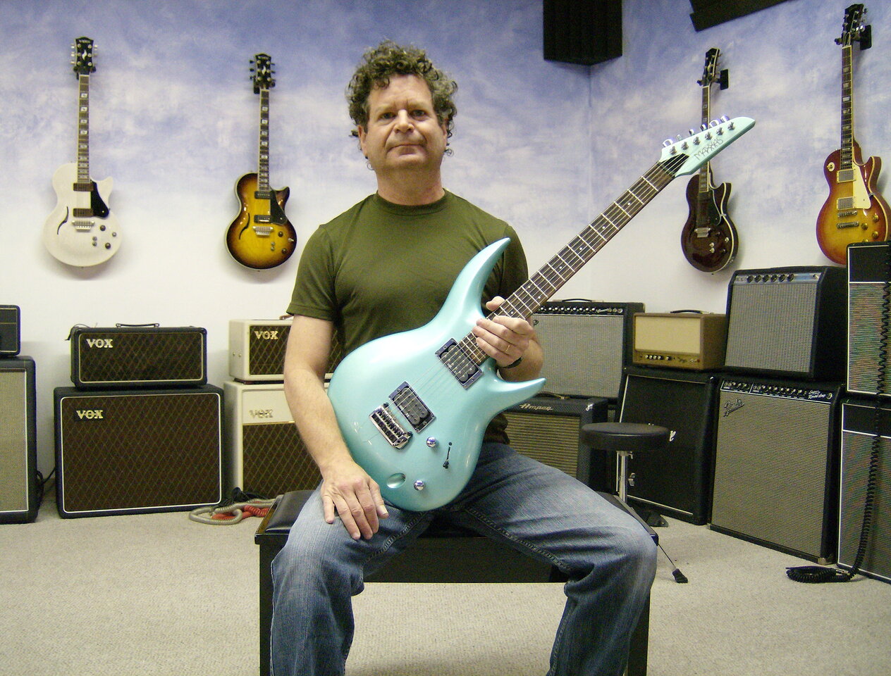 Rich Lasner with Maxxas MX3 guitar.jpg