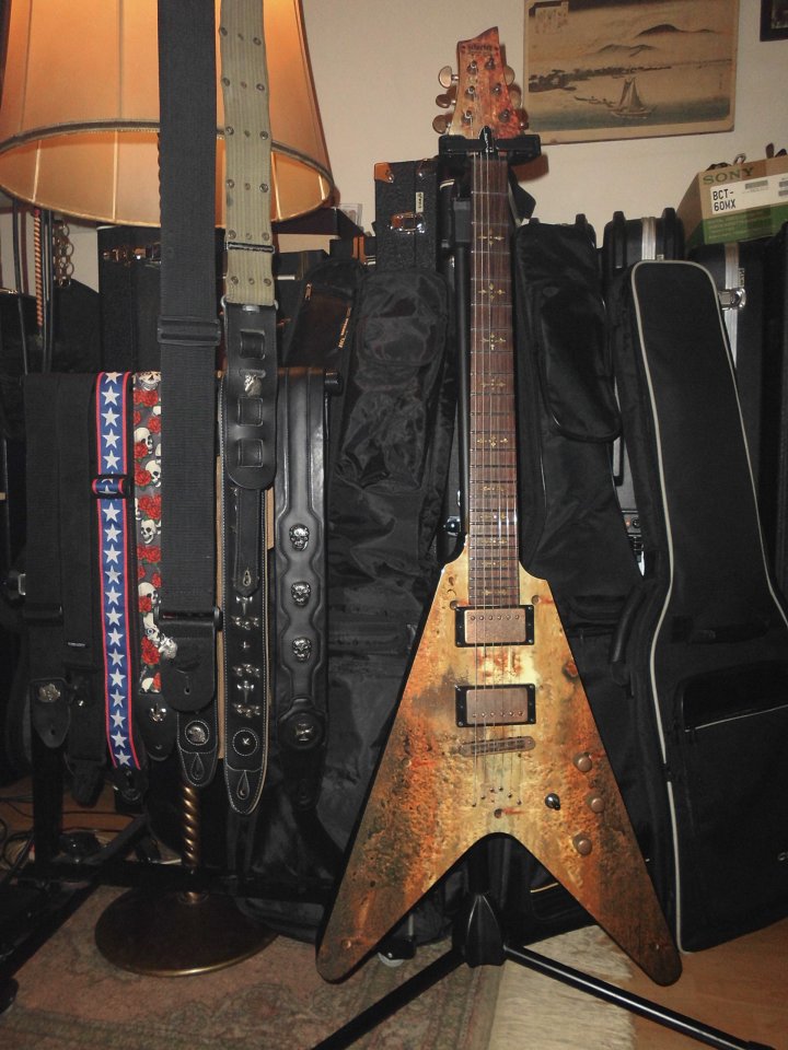 Schecter_Diamond_Series_Apocalypse_V-1.JPG