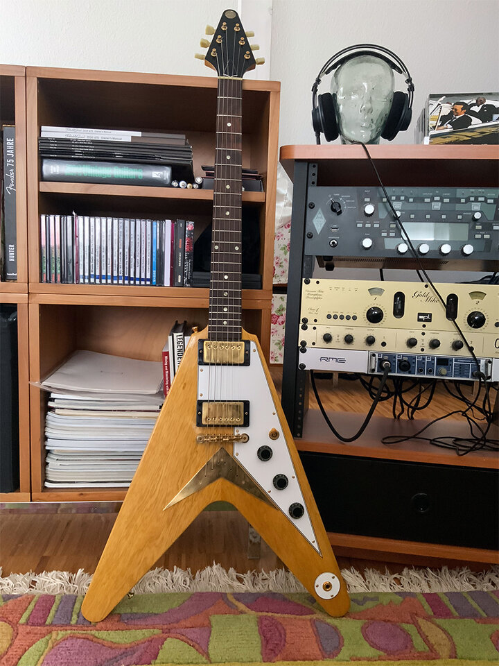 Schwarz Flying V.jpg