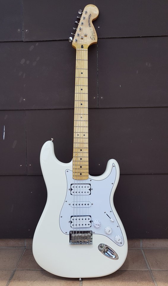 Squier Bullet Strat HT 019_K.jpg