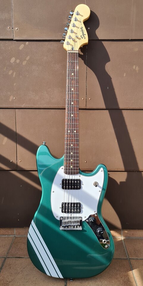 Squier Mustang Bullet Competition 01_K.jpg