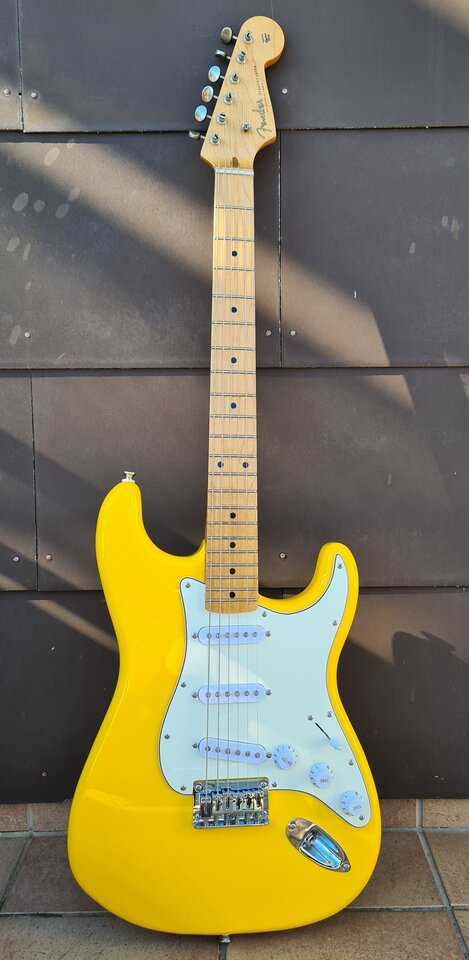 Squier Sonic Strat SSS HT 01_K.jpg