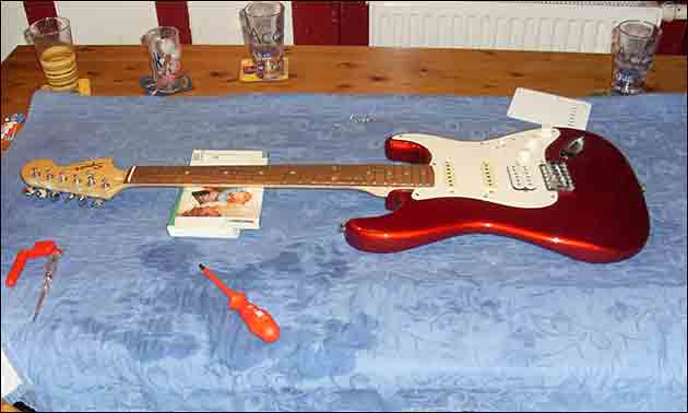 Squier-Strat.jpg