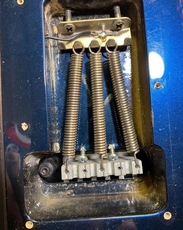 Tremolo-Stopper-Hack.jpg