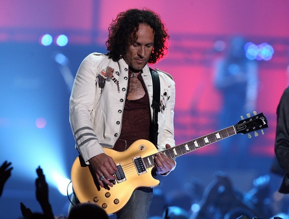 vivian-campbell-live.jpg