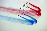 800px-Patrouille-de-france-virage-tricolore-a-8.jpg