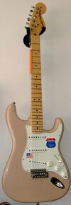 Fender%20Highway%20one%20strat.honey%20blond.jpg