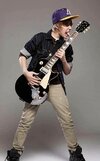 justin-bieber-and-guitar-gibson-les-paul-gallery.jpg