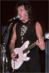 gary_moore_charvel_strathead_01.jpg